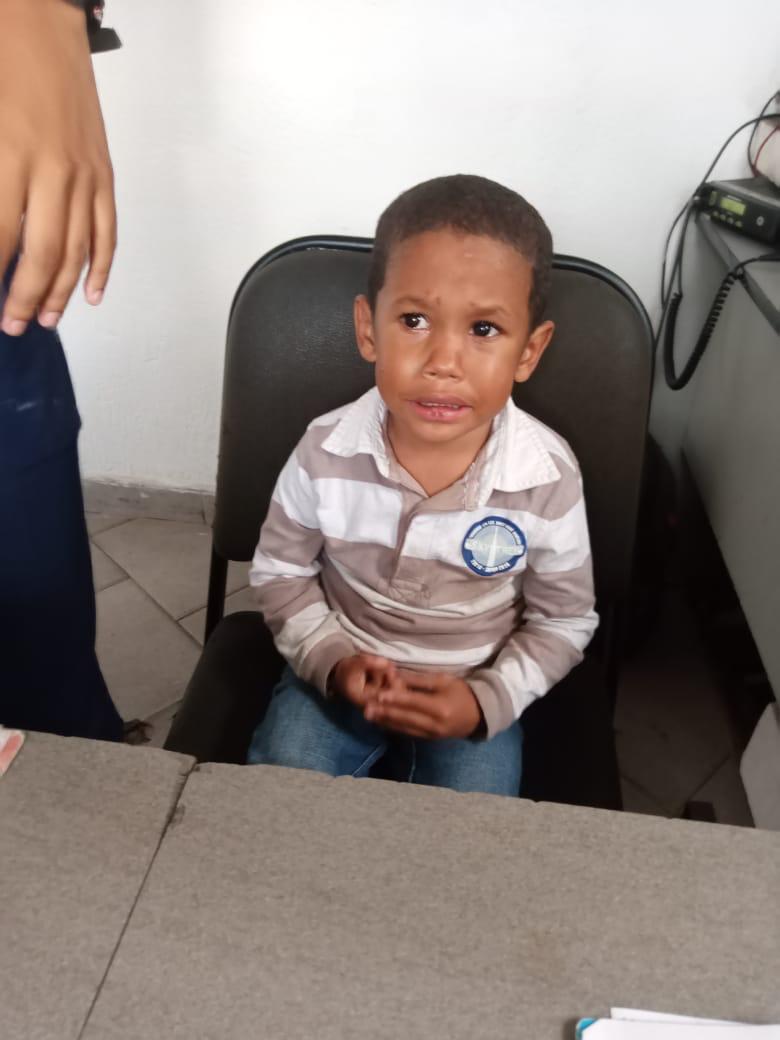 luzvictoria08's tweet image. URGENTE DIFUNDIR
Este niño está en el módulo policial de Petare, lo encontraron solo, vagando, buscando a la mamá que se llama Yamileth, es todo lo que dice el niño.
 
Por favor pásenlo a sus grupos gracias 🙏🏻