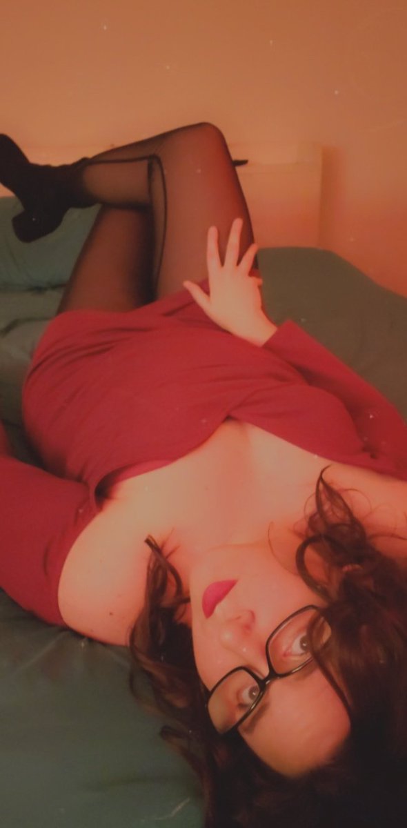 LilyMet89's tweet photo. Link in bio to help me finish 🥵 
#model #pinupgirl #curvygirlsvip #ginger #sexy #nude #boobs #cosplay #thickthighs #sellingcontent #bootylovers #lingerie #curves #juicy #thickthighssaveslives #ThirstyThursday #adultcontent https://t.co/dyWUNp5hc2