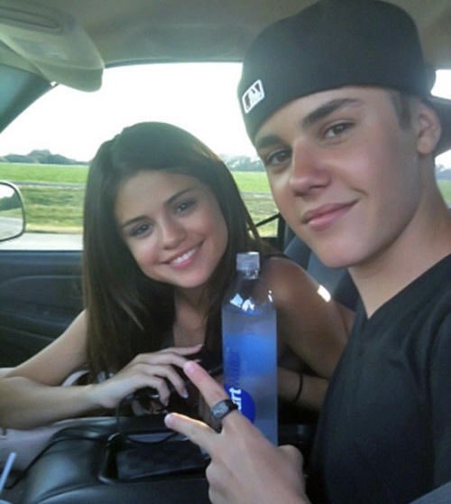 lohanisgod's tweet image. category is teen ‘it’ couples that had an absolute chokehold on society