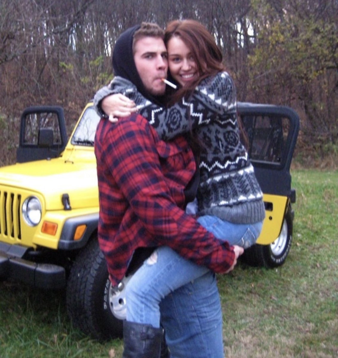 lohanisgod's tweet image. category is teen ‘it’ couples that had an absolute chokehold on society