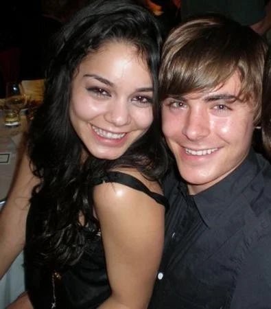 lohanisgod's tweet image. category is teen ‘it’ couples that had an absolute chokehold on society