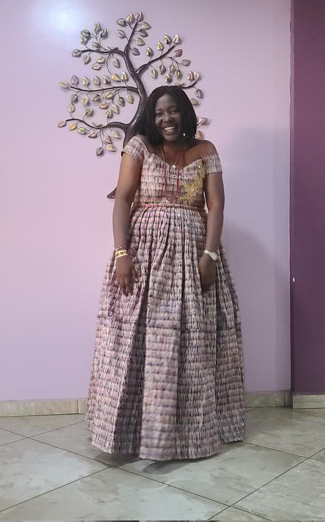 AdejokeLasisi's tweet image. Over 5000 water sachets waste 🗑 went into making this outfit ♻️
What do you think of the outcome?
#AdejokeLasisi #ibadangirl #ClimateAction