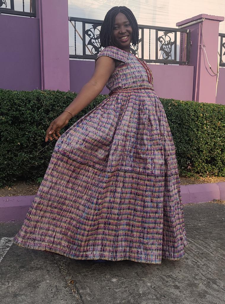 AdejokeLasisi's tweet image. Over 5000 water sachets waste 🗑 went into making this outfit ♻️
What do you think of the outcome?
#AdejokeLasisi #ibadangirl #ClimateAction