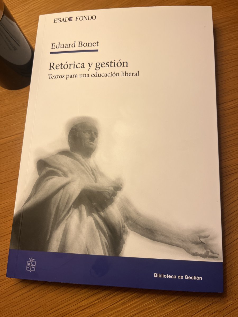 Leyendo como el maestro Eduard Bonet relaciona Retórica y Gestión, una asociación clave para una educación liberal.
