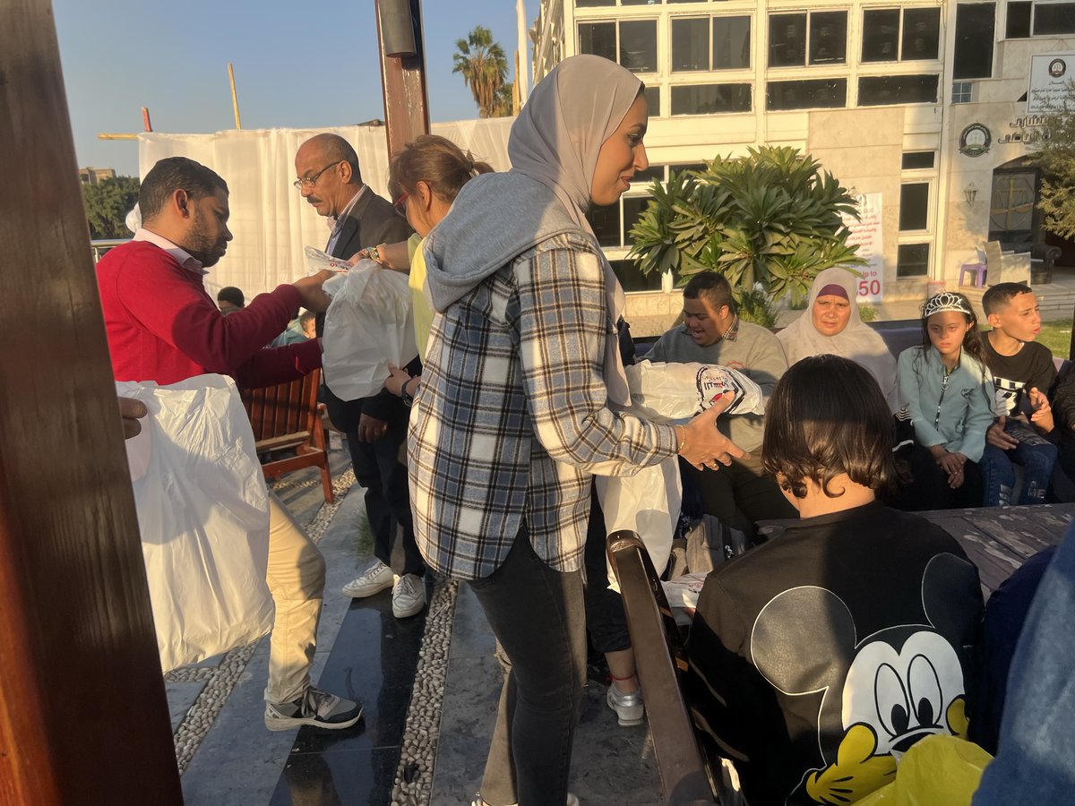 2BEgypt's tweet photo. للسنة التانية علي التوالي سعدنا بمشاركتنا مع جمعية رسالة فى يوم التحدي فى أول جمعة من ديسمبر لدعم كل بطل وبطلة من أولادنا .. فى يوم التحدي نزلنا نقولهم بيكم ومعاكم طريقكم هو طريقنا وواجبنا عليكم نسندكم. 🤝🤞
#يوم_التحدي
#جمعية_رسالة https://t.co/s3UcMS24D6