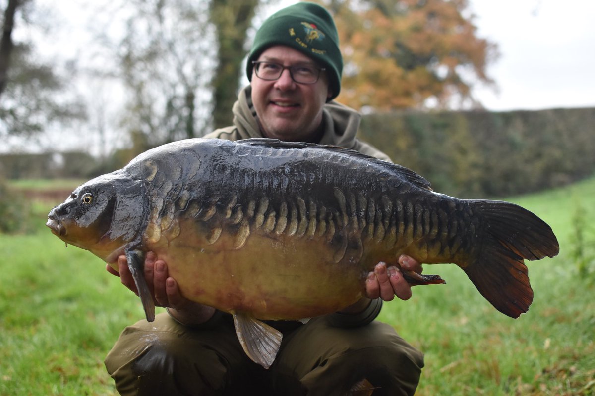 The_SteveGuy's tweet image. Got to love a Birch Grove thirty, especially when they look this good, Matt on our winter syndicate really enjoying his first season … 🐋🐋🎯🎯👌🏻👌🏻 #carpfishing #carpfishinguk