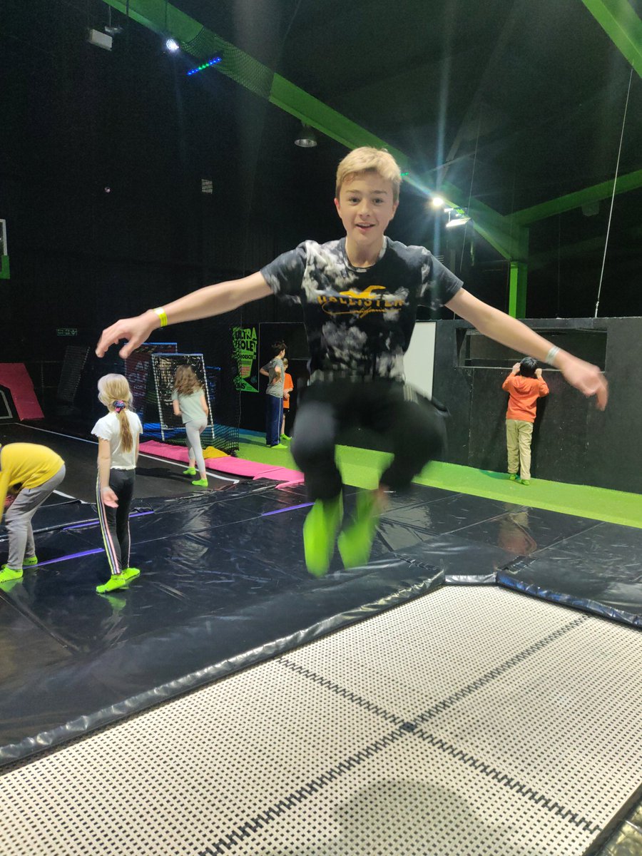 BerewallHouse's tweet image. Today the boys are learning to levitate, Chase is doing alright! #Floaty