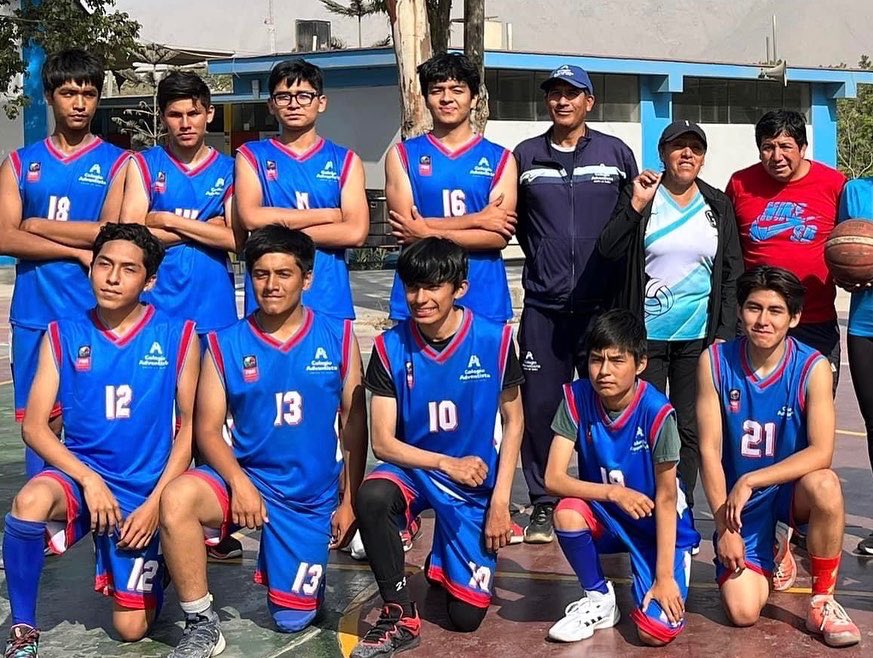 ColegioUnion's tweet photo. ✅ NEWS: El Colegio Unión de Ñaña se coronó CAMPEÓN de LIMA en la disciplina de Básquet Damas Categoría C (Sub 17) Damas Categoría A (Sub 12) y Varones Categoría A (Sub 12) a nivel @drelm_lima mención especial a los Varones Categoría C (Sub 17) que llegaron hasta semifinales. https://t.co/UlRqiLBN9A