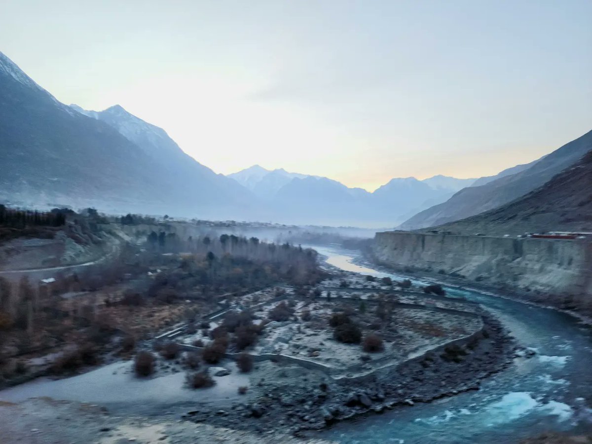 basitkhan1011's tweet photo. Evenings of Gilgit
#Fortheloveofmountains #ABClicks #Gilgit https://t.co/BPRF2N9pLv