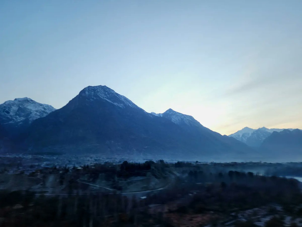 basitkhan1011's tweet photo. Evenings of Gilgit
#Fortheloveofmountains #ABClicks #Gilgit https://t.co/BPRF2N9pLv