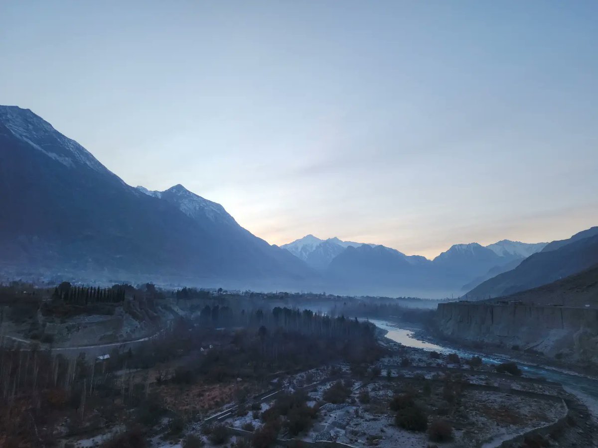 basitkhan1011's tweet photo. Evenings of Gilgit
#Fortheloveofmountains #ABClicks #Gilgit https://t.co/BPRF2N9pLv