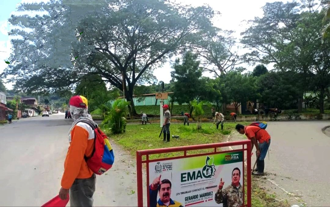 Gracias a nuestro Pdte. <a href="/NicolasMaduro/">Nicolás Maduro</a>, Gobernador <a href="/Gerardo4fPsuv/">Gerardo Márquez</a>, con apoyo de <a href="/Alcaldiasrc/">Alcaldía de Carvajal</a>, se realiza:
Asfaltado Av. Principal La Hoyada y Turagual. 
Pintada en brocales y embellecimiento de espacios de La Cejita. 
Limpieza y desmalezamiento tramo Aeropuerto ANB - El Turagual.