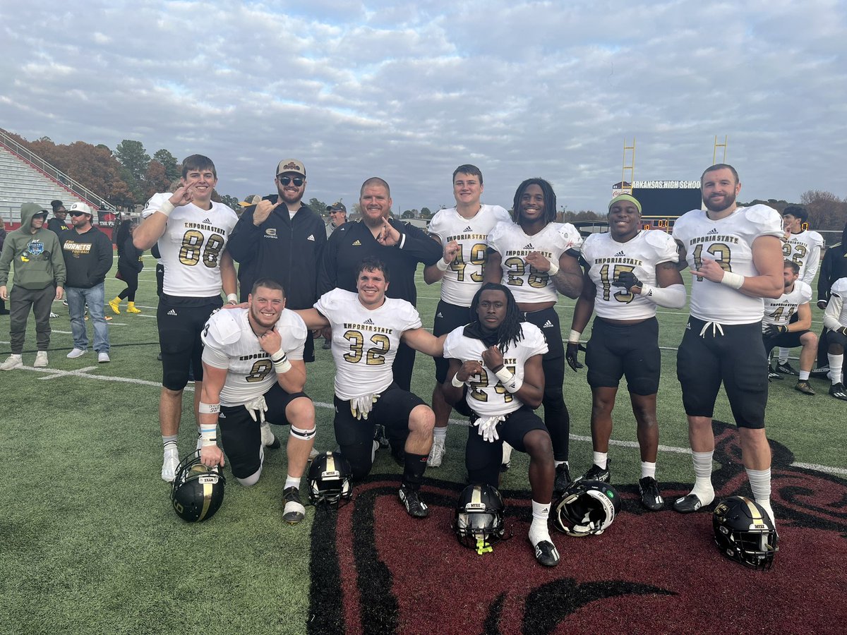 CoachGoodman66's tweet photo. Beyond happy for these men! Finished the season 9-3 with a bowl victory! Couldn’t ask for a better group to coach. Love and appreciate each of you! #StingersUp #FOE #SlideNation https://t.co/z4c5lq5mLq