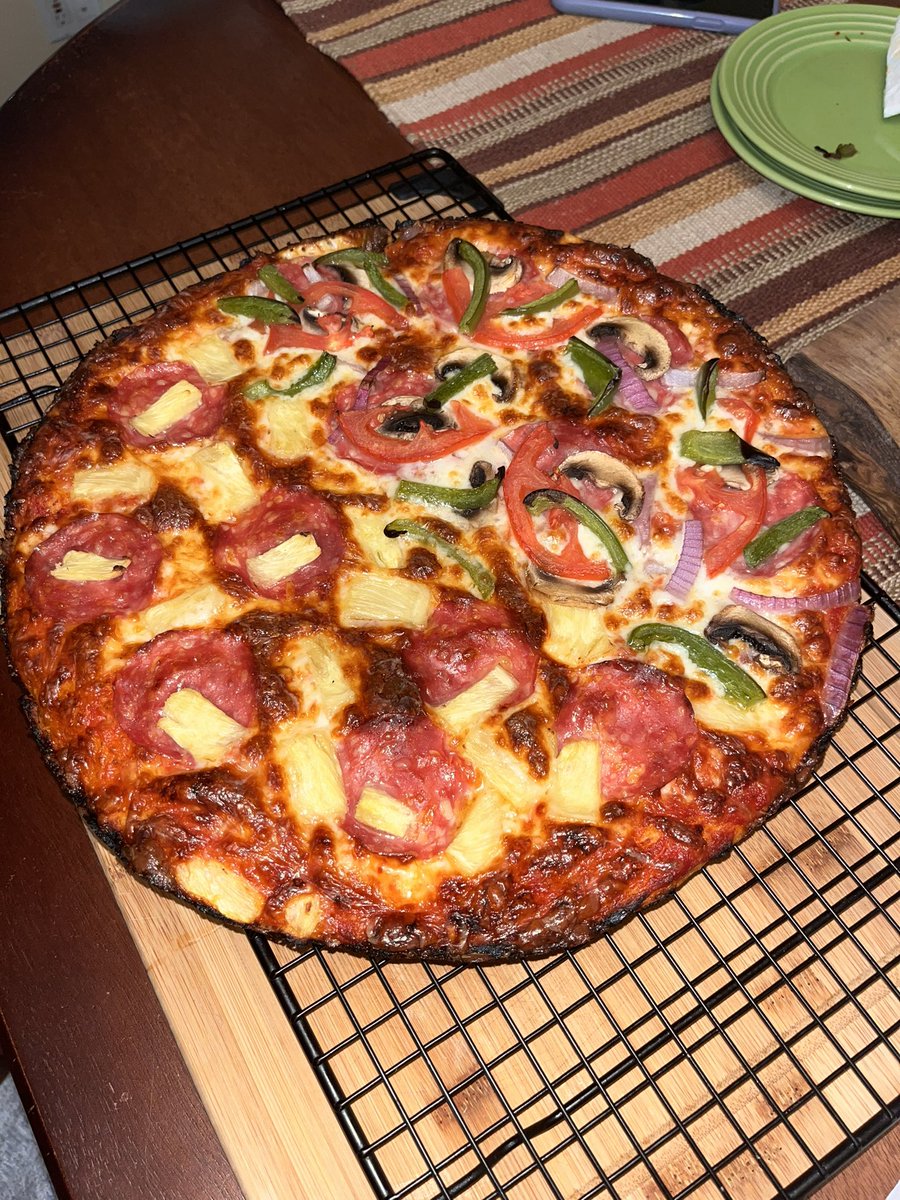 JessSayin92's tweet photo. 🤤 Homemade deep dish pizza. That is all. 🍕 https://t.co/RUx7G78CRC