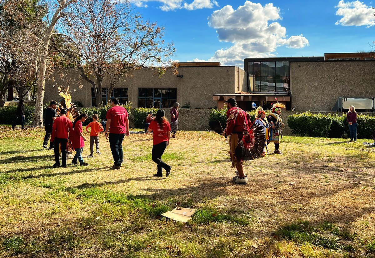 Justin_D_Bell's tweet photo. Had a great time attending Redbird’s 27th Annual Mini Powwow and Blanket Drive with a few of our @BankofAmerica SoCal Native American Professional Network members!
#bankofamerica #donate #bofavolunteers #iworkforbofa #ilovemyjob #redbird #powwow #simivalley #nativeamerican https://t.co/qAmNs6pIk7