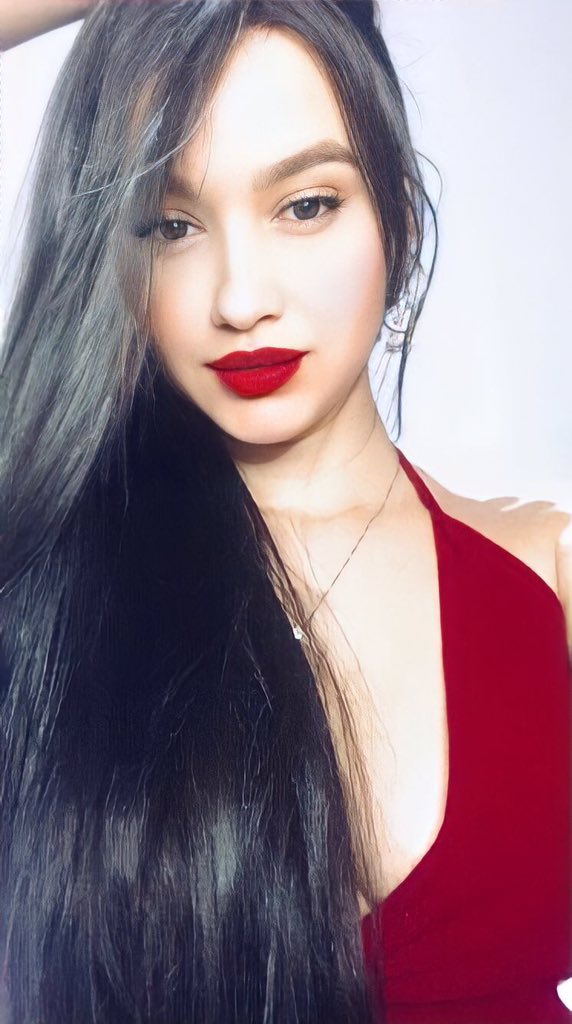 dindisaar's tweet photo. Vermelho é a minha cor ❤️ https://t.co/AICMGDotpa