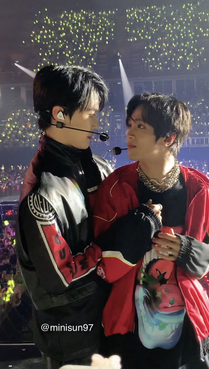 minisun97's tweet photo. เนี่ยโดยองไปแกล้งน้องแฮชานก่อน พอน้องยื่นหน้าไปนิดนึงรีบปล่อยเลย 🤣#NEOCITY_THE_LINK_BKK
#NEO_CITY_THE_LINK_BKK https://t.co/iFTB3u9RkY