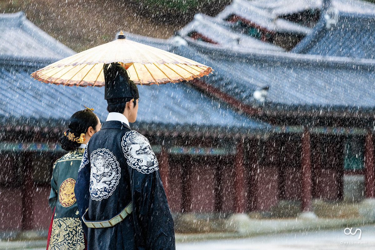 2oo2pshh's tweet photo. รูปนี้สวยมาก 

#UnderTheQueensUmbrella
#ใต้ร่มราชินี 
#MoonSangmin 
#문상민 
#มุนซังมิน https://t.co/YfswXYYhp4
