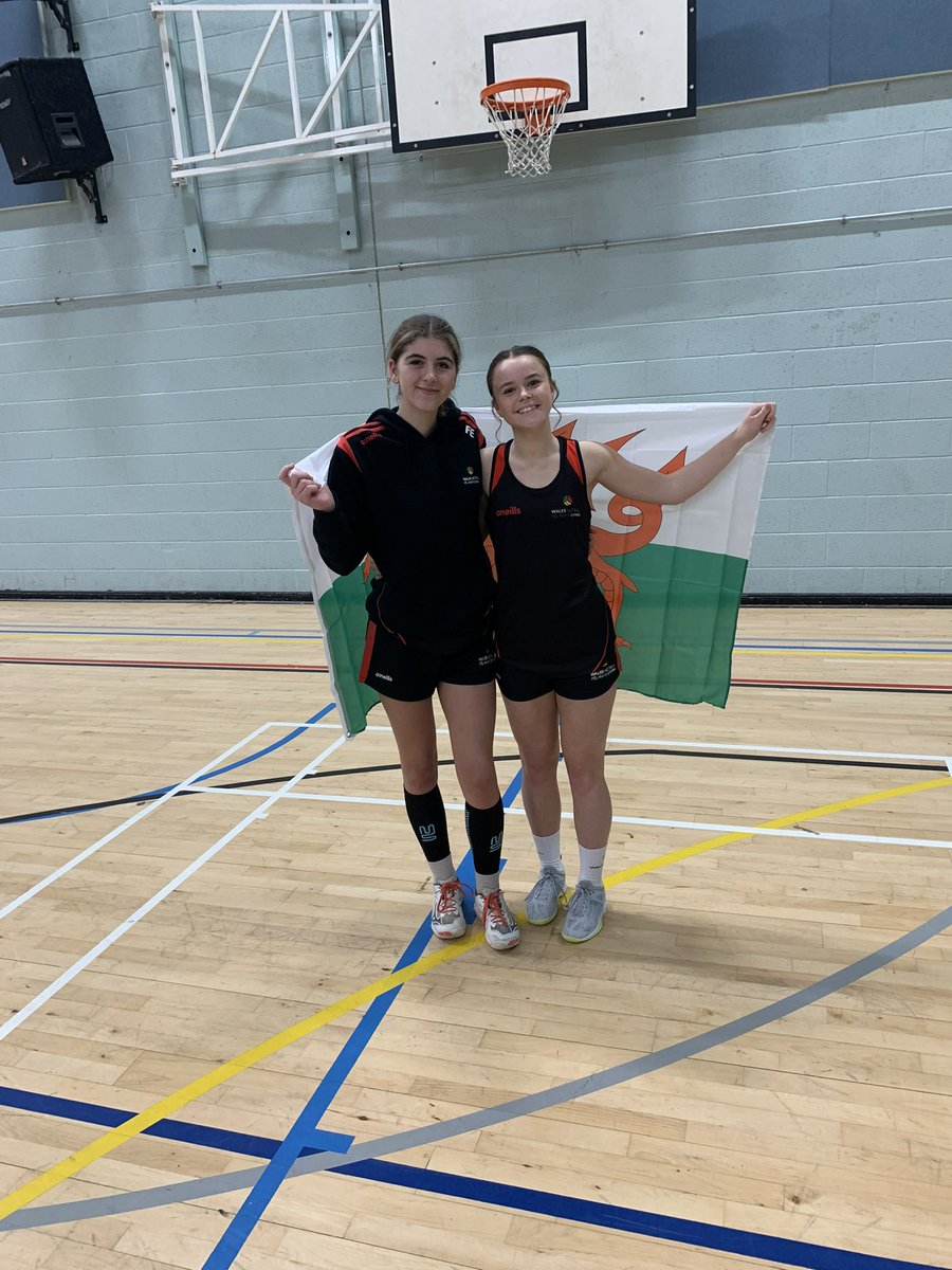 A trip to <a href="/UWNetball/">UWNetball</a> yesterday with @WalesNetball_ u17s, taking the win 82-76 ❤️ Very proud to be co-captain with Freya 🫶 Grateful for this experience 🏴󠁧󠁢󠁷󠁬󠁳󠁿