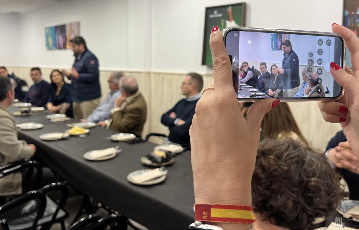 🎄 Encuentro navideño con los afiliados del <a href="/CIEZAPP/">Partido Popular de Cieza</a> y <a href="/NNGG_Cieza/">NNGG Cieza</a>, acompañados por el presidente <a href="/LopezMirasF/">Fernando López Miras</a>.

¡Seguimos! 🚀