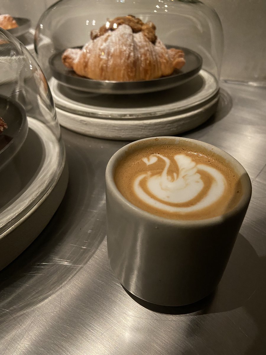coffee_lover9's tweet photo. جديد الرياض

كافيه Foam 

جربت عندهم الذ فلات وايت ذقته في حياتي😍بدون مبالغه
والحلى فرنش توست خرافي الحلو فيه موحالي بزياده معتدل  🥹 💖

عندهم اكثر من خيار للحلى والقهوه يمدحون الV60 

عندي تعليق بسيط على موقعه جداً صعب مافيه باركنج رحت بالحواري ومشيت فوق الكيلو 💔 https://t.co/EDdpDpB5Gl
