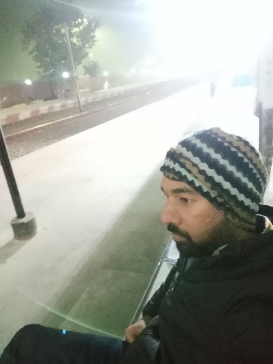 Akhil_Bhu's tweet photo. सफर जारी है कहीं पहुंचा नहीं हूं और न पहुंचने की जल्दबाजी में हूं। बस मन में एक गंभीरता के साथ ठहराव है इस सफर के मंजिल को समझने की, जानने की ढेर सारी उत्सुकता है। बस इन्हीं के सहारे सफर जारी है !!! https://t.co/n1M29K2MyL