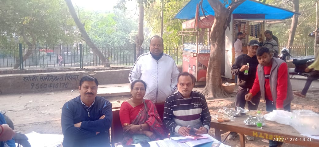 varma_rakhi's tweet photo. #वार्ड 205 #आईपीएक्सटेंशन में अलग अलग #PollingStation पर जाकर सहयोगियों को साथ दिया।
#MCDElection
#4thDec.2022
@ArvindKejriwal @msisodia @AtishiAAP @vaibhav4aap @AamAadmiParty https://t.co/rghit5xshK