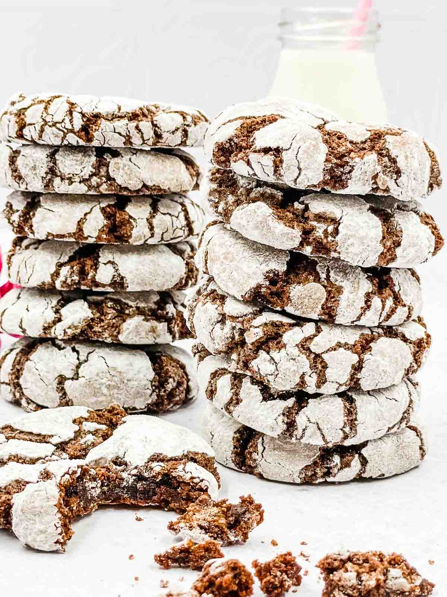 This year, try out a new recipe for air fryer chocolate crinkle cookies. With just a few simple ingredients, you can have a batch of these cookies cooking up in your air fryer in no time. 
Grab the recipe >> splashoftaste.com/air-fryer-choc…