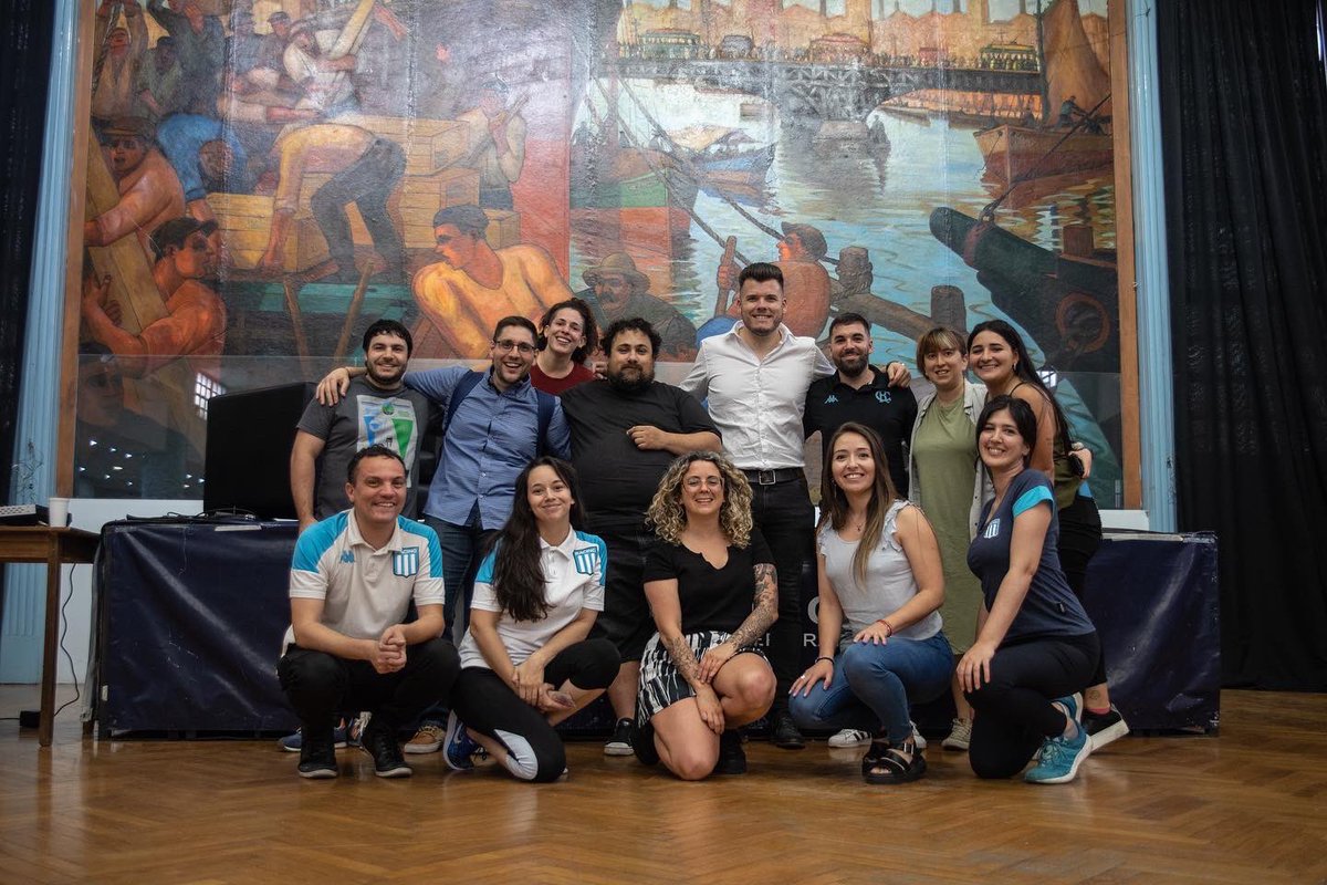 Encuentro de Historia Futbolera, organizado por el Departamento de Cultura e Historia. 

Estuvo presente y fue parte de uno de los bloques de charlas nuestro Presidente, Gabriel Arias. 

#SomosEvolución #PorUnRacingMejor