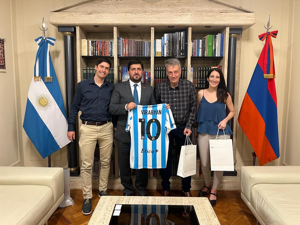 Reunión del Departamento de Relaciones Internacionales del club en la embajada de Armenia. 

Fue parte de la actividad Lucía Molina, miembro del equipo y Comisión Directiva de Evolución Racinguista. 

#SomosEvolución #PorUnRacingMejor