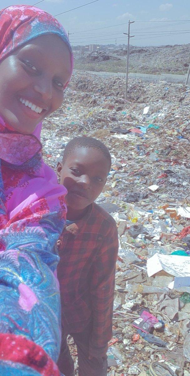 This is what Dandora dumpsite looks like. This is where all your garbages goes to. Kenya's bedroom garbage. This was early this year,I had to pull some strings to get inside,hire security and all. This,this is the real cartel business lol. 70% of scavengers are kids💔