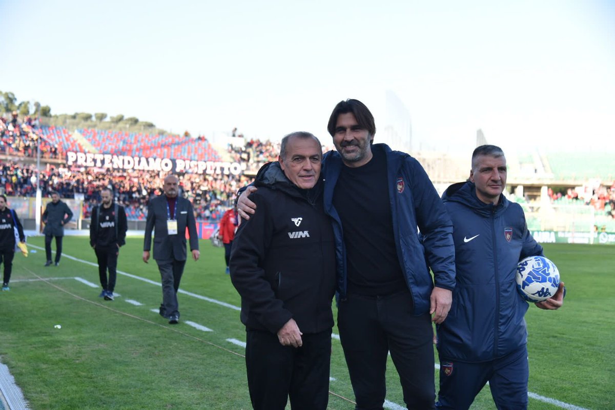 ACPerugiaCalcio's tweet photo. โ๏ธ| HALF TIME
Dopo 2โ di recupero tutti a bere un ๐ต caldo!
Ci aspettano altri 45โ di battaglia! โ๏ธ
#COSPER 0-0
#forzagrifo @Lega_B #SerieBKT #CosenzaPerugia #noisiamoperugia
foto by #Settonce https://t.co/MRV8Bqw360