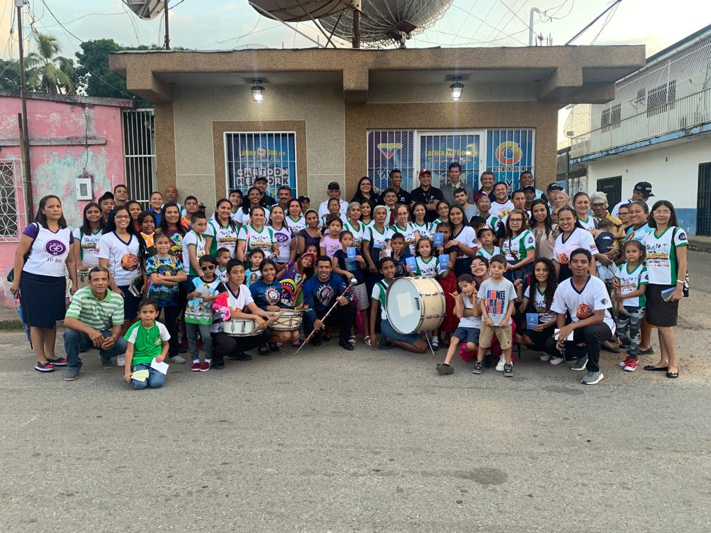 UVOriental's tweet photo. Está sábado 3 de diciembre se repartió 500 volantes promocionales del canal Hope Channel Interamerica en las calles de Camaguan, estado Guárico.

El canal está disponible a través de la compañía de televisión por cable Latina TV Dos.

#UVOenAccion https://t.co/s9VVSb3E7W