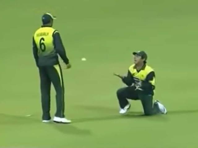 mlbimugdha's tweet photo. KL Rahul’s dropped catch still can’t match this https://t.co/uFC23GOil5