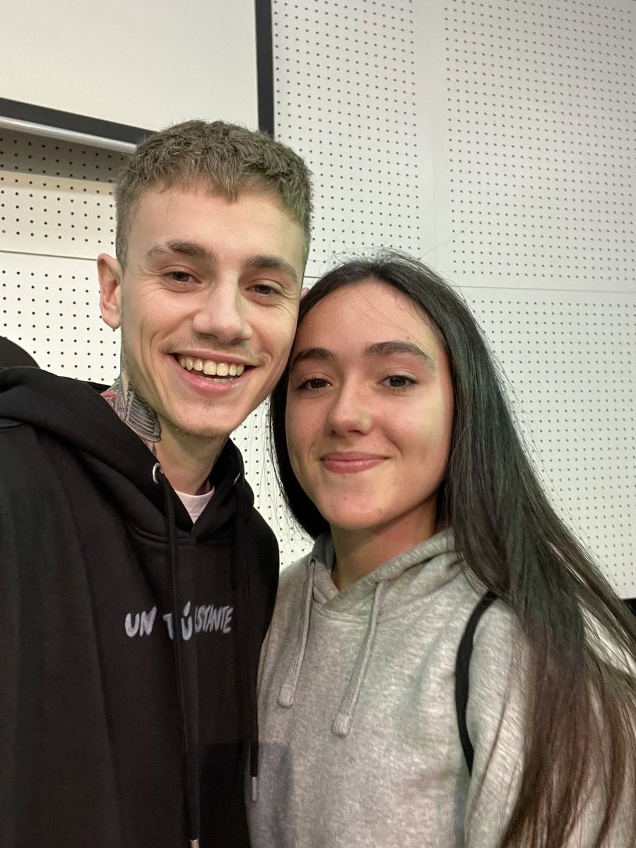 _martaagarciaa's tweet photo. holaa, yo soy marta de bcn y sigo a hugo desde que empezó.
mis canciones favs son superheroina y veneno, aunque todas son increíbles, conozco a bastante gente del fandom y espero seguir conociendo a mucha más. cualquier cosa que necesitéis podéis escribirme🤍 #integracionhugo https://t.co/JsWl694UFl