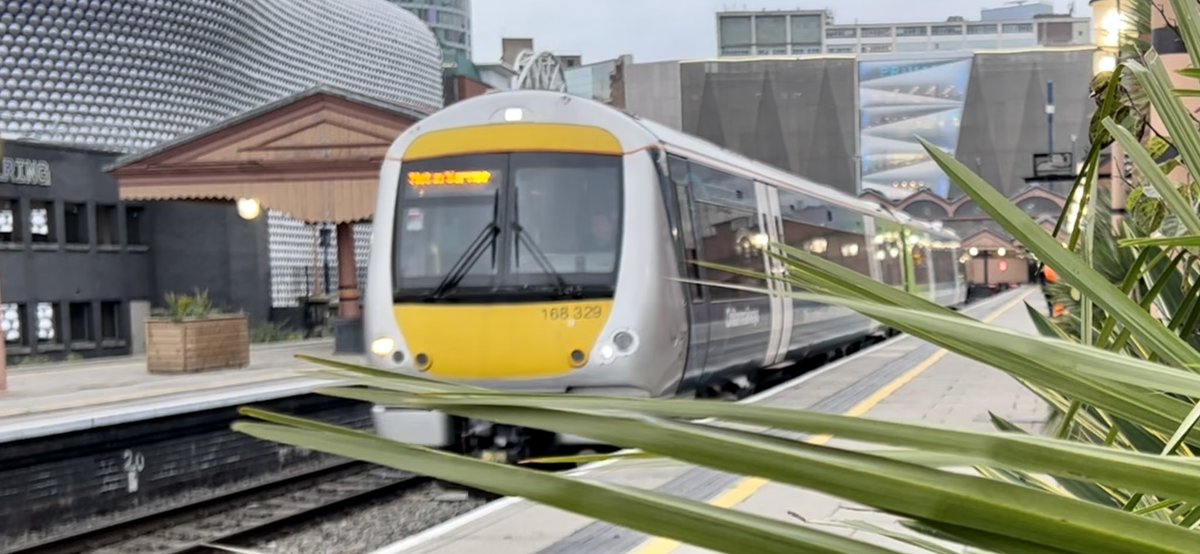 PlatformEdge1's tweet image. Since this is my one chance to see 168329, 

I thought I would get one of my best photos of a class 168 and I think it turned out quite good 😀 #Class168