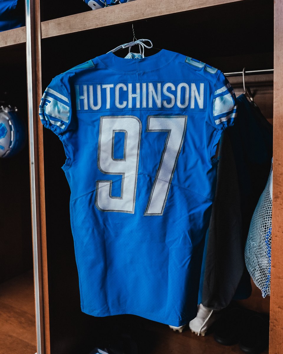 Lions's tweet photo. Work clothes https://t.co/AEDoATHlHG