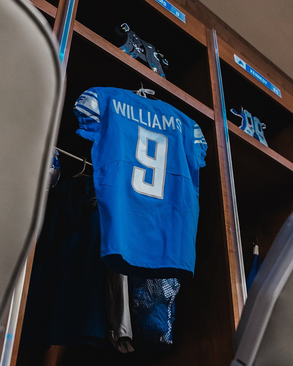 Lions's tweet photo. Work clothes https://t.co/AEDoATHlHG