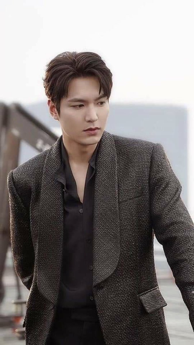 RT @AmNohbdy: You just stand there, just stand… and the space around you catches fire! @ActorLeeMinHo you burn…us! https://t.co/AjZQPe9kGP