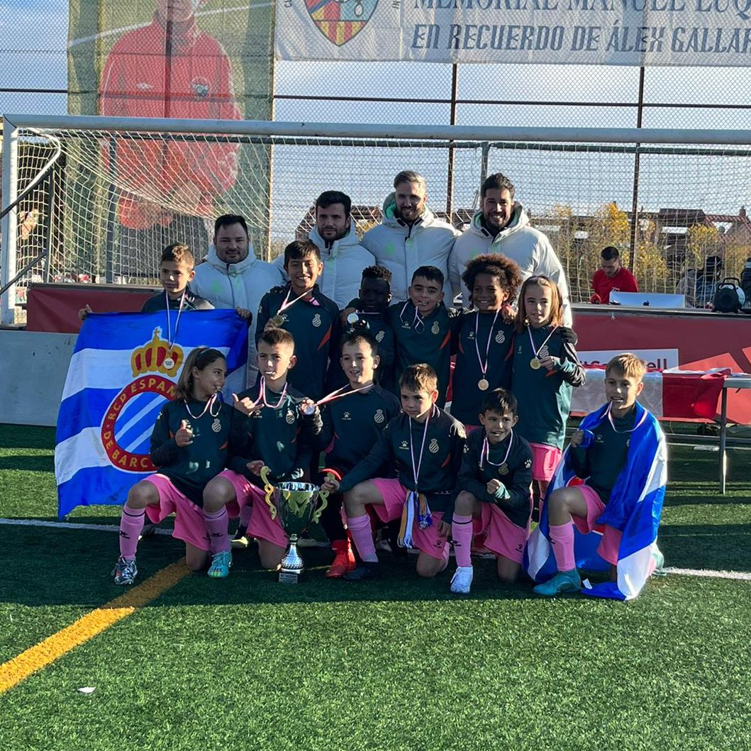 🏆 El Benjamí A, campió del Torneig de Can Rull!!!

Victòria a la final per 3 a 1 davant l’<a href="/FCBmasia/">FC Barcelona - Masia</a>!

💙 Enhorabona, pericos!