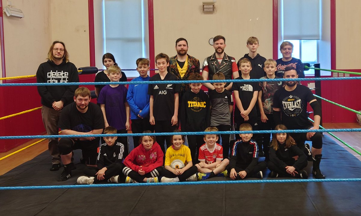 Scollomania's tweet photo. Crackin' wee day hosting a whack of well-behaved kids for a 10th birthday workshop. Teaching is FUN, free sweeties are NICE. https://t.co/VIxT39PsB6