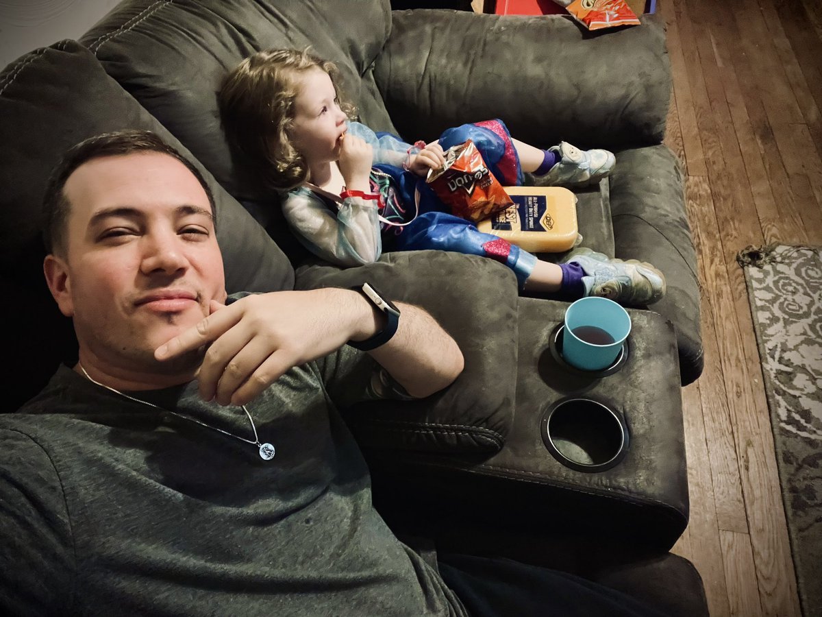 JonDubb's tweet photo. Watching The Polar Express last night with my baby girl 🎅🏼 🚂 🎄 https://t.co/6cP39PE6cd