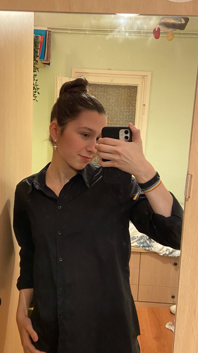 giselacm_'s tweet photo. me llamo gis, tengo 17 y soy de barcelona. su música me cura🤍 y le quiero mucho. tengo ya muchas mutuals de él pero quiero conocer gente nueva :) #integracionhugo https://t.co/tLZXLSrqdM