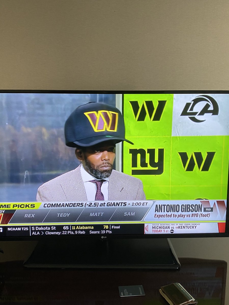 JPFinlayNBCS's tweet photo. Randy Moss got the Big Hat energy https://t.co/FfJ3e3nIxO