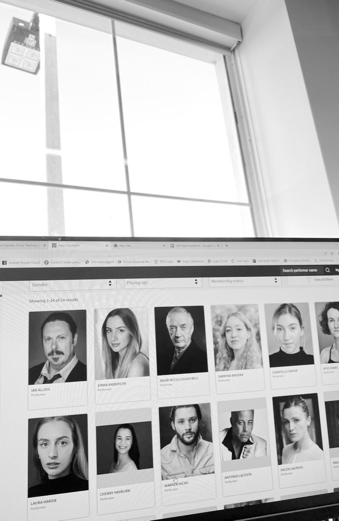 LizJMercado's tweet photo. As the year begins it’s descent into the past I have to genuinely say what a #gorgeous team of #artists I personally connect with on the daily 🕶 #BigUps to my team we see you 2023 🕶 #ManagersLife 🌲🦌 https://t.co/W6QYvnfWrT
