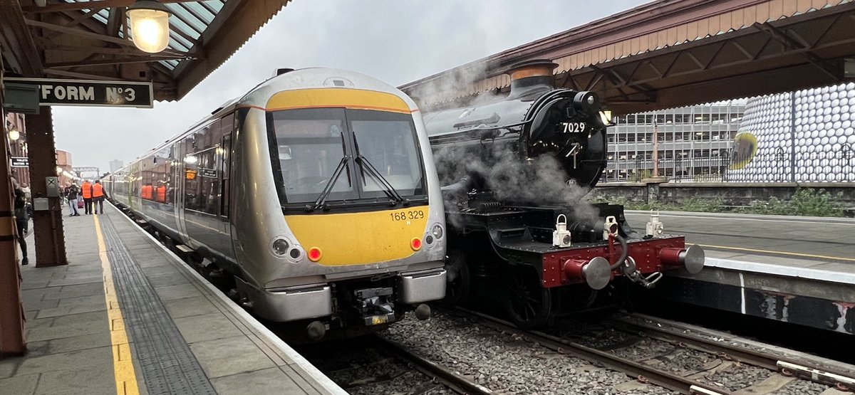 PlatformEdge1's tweet image. Hybrid 🤝 Steam

168329 on a test run and steam 7029 on the Polar Express to Dorridge, both at Birmingham Moor Street #Class168 #steamtrain