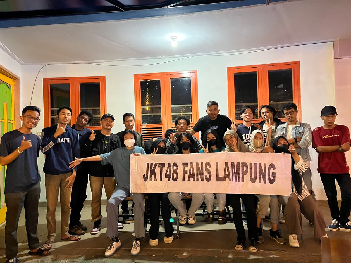 JKT48_Lampung_'s tweet photo. Terimakasih banyak teman teman, yg sudah menyempatkan waktunya untuk bertemu. Semangat!!
#MenujuPuncak https://t.co/tJJSHfhgp1
