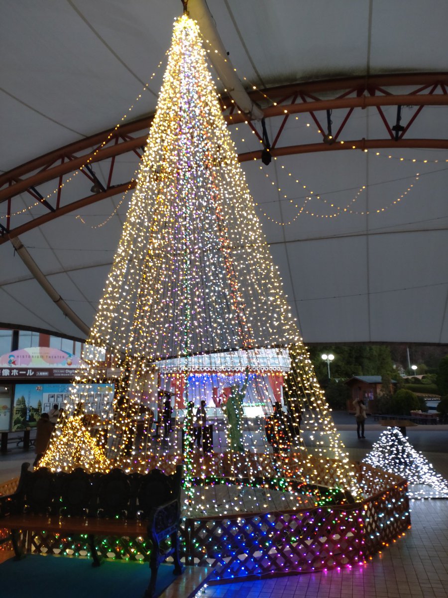 東武ワールドスクウェアのナイトミュージアム〜世界の夜あそび〜のメインツリー　是非見に来てね!

#鬼怒川温泉
#東武ワールドスクウェア
#イルミネーション