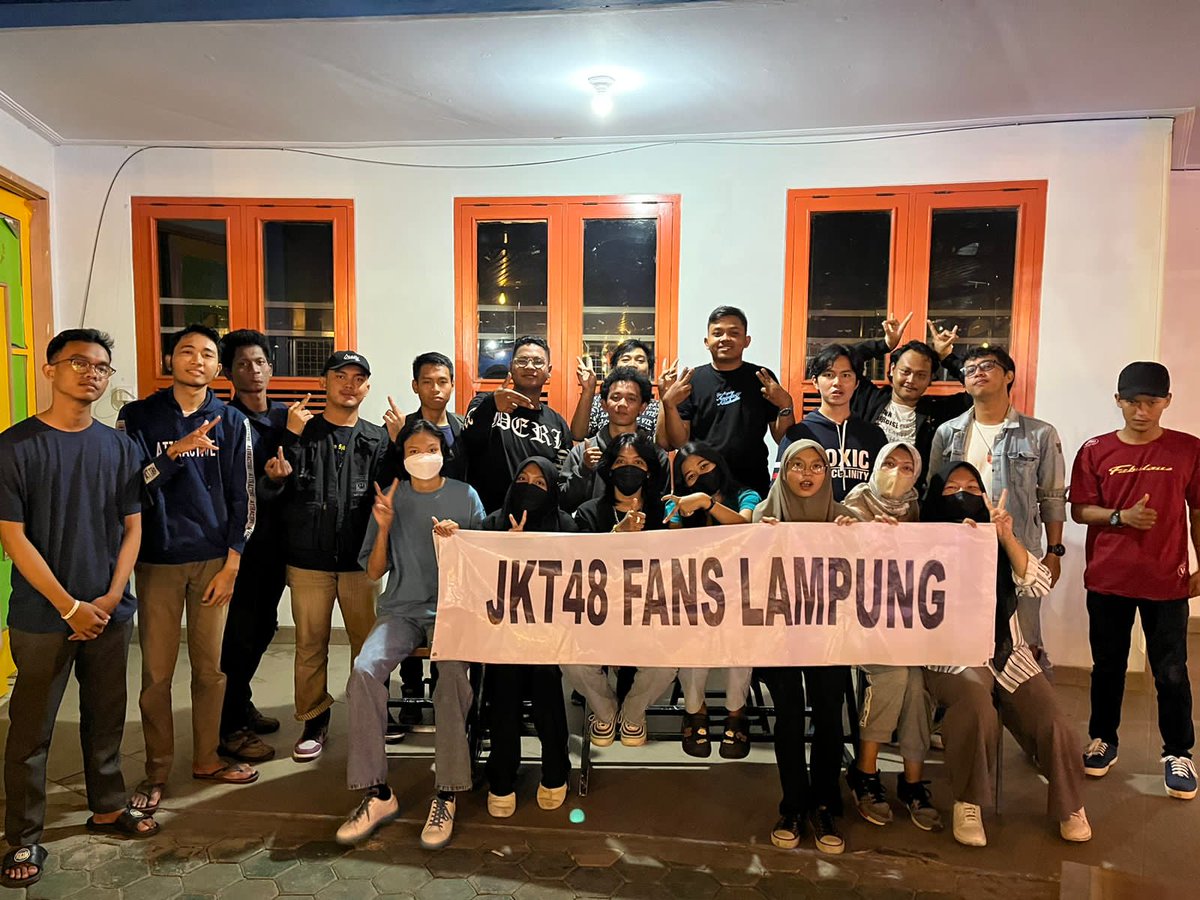 JKT48_Lampung_'s tweet photo. Terimakasih banyak teman teman, yg sudah menyempatkan waktunya untuk bertemu. Semangat!!
#MenujuPuncak https://t.co/tJJSHfhgp1