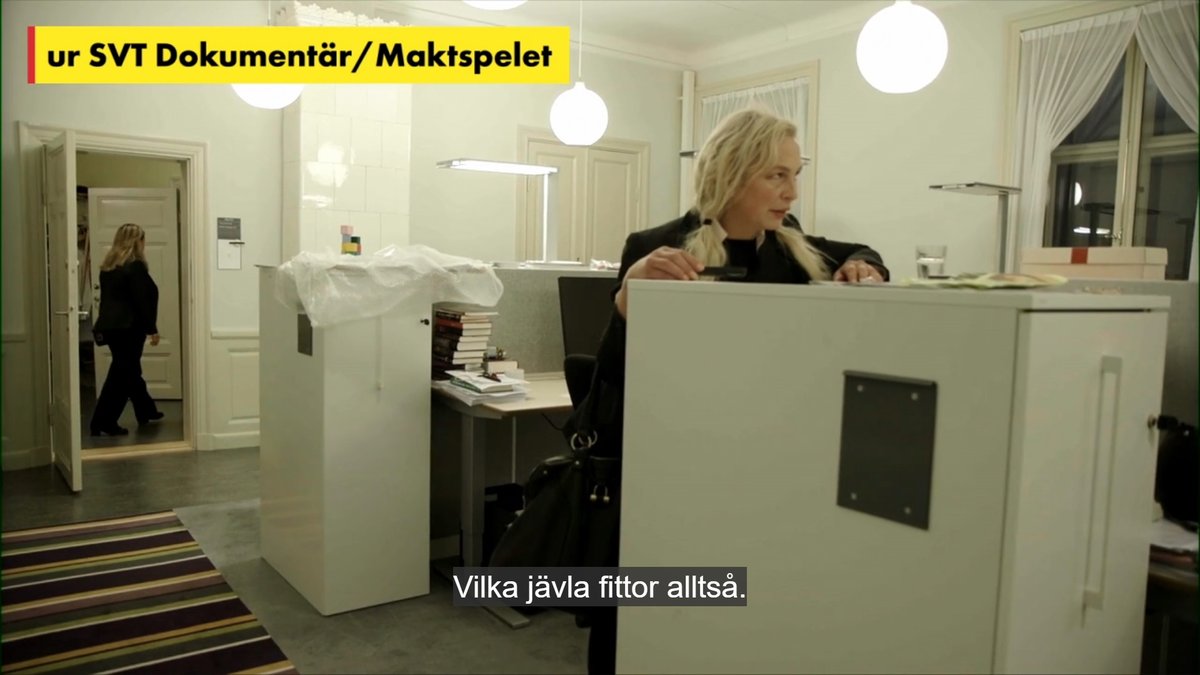 MXCartoons's tweet photo. När man nås av beskedet att riksdagsrestaurangen har ändrat dagens rätt från korvstroganoff till vegansk linsgryta.
#oacceptabelt https://t.co/5X7HpQjWgA